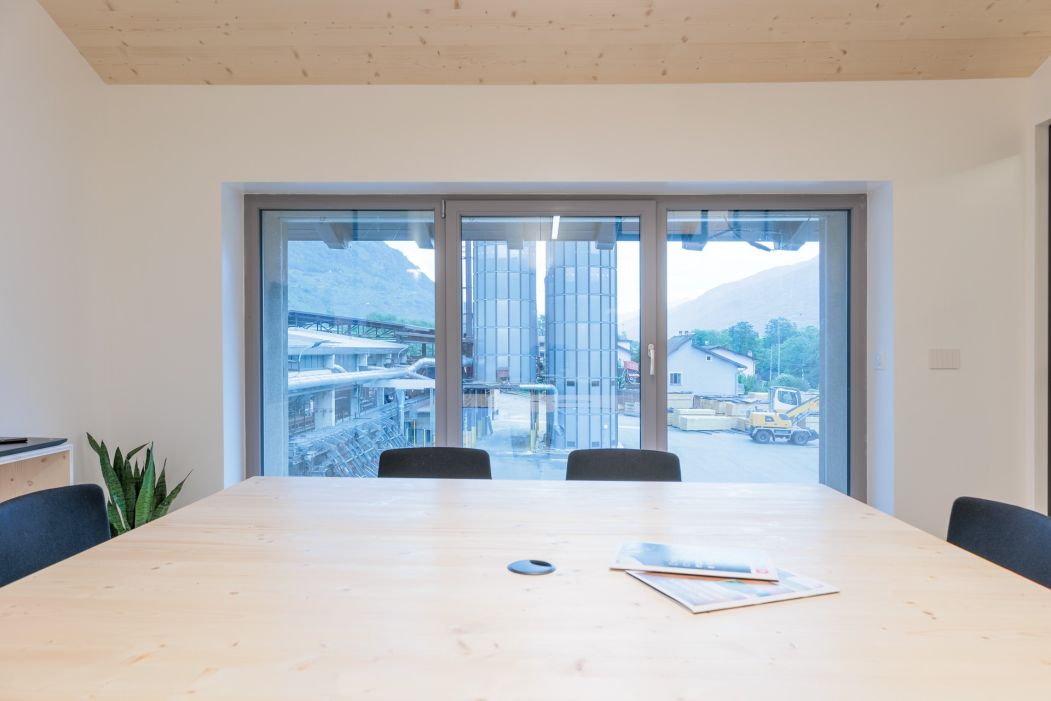 Custom office design: meeting room details 